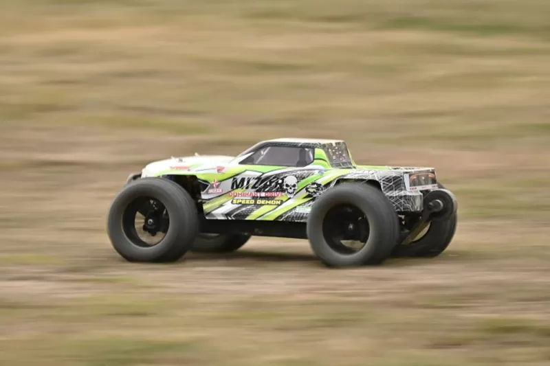 Camion électrique électrique tout-terrain à 10 échelles 4WD 2.4G brossé haute vitesse RTR # RH1071