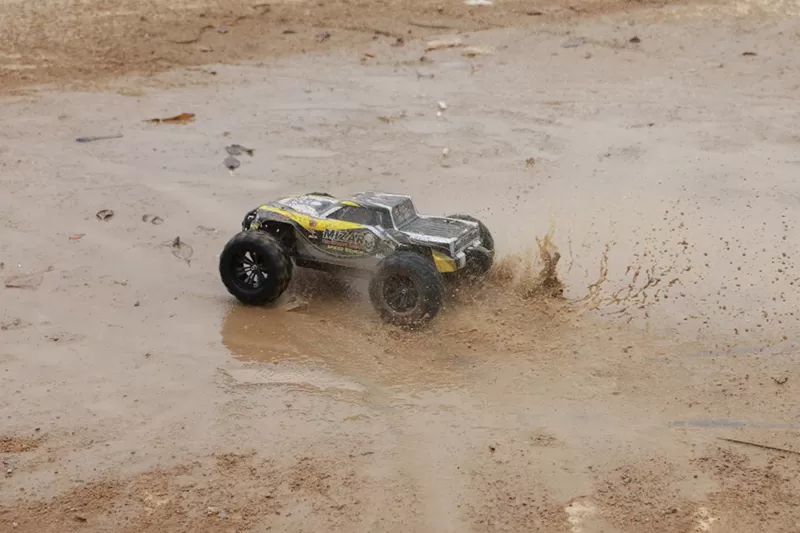 Camion électrique électrique tout-terrain à 10 échelles 4WD 2.4G sans balais RTR # RH1072