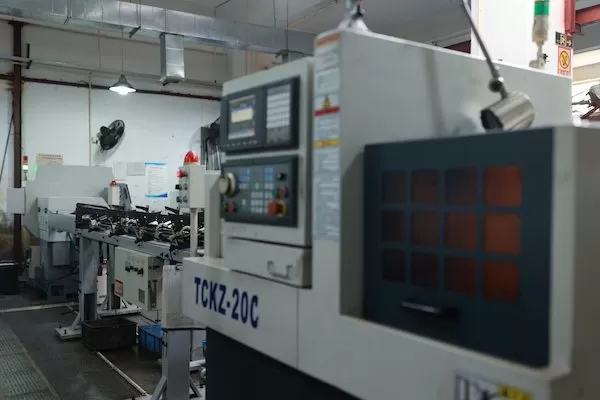 Atelier de production de composants métalliques