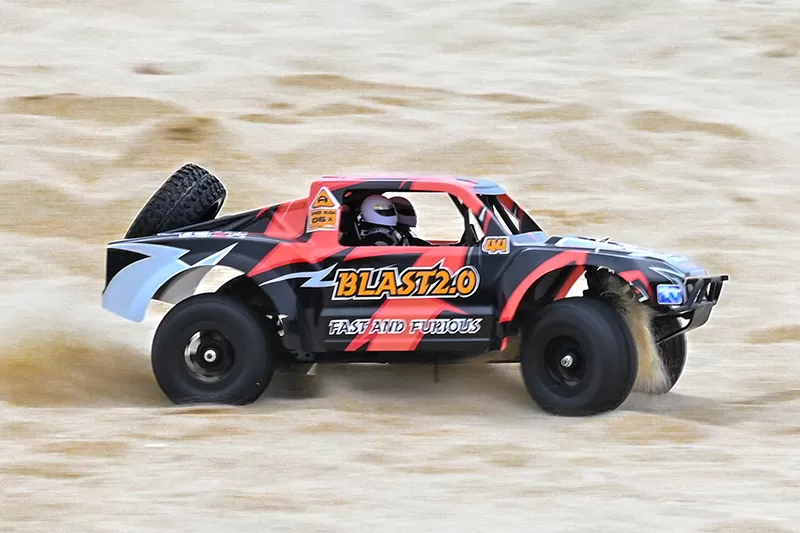 Camion électrique hors route à 4 roues motrices à 10 échelles 2.4G brossé haute vitesse RTR # RH1043SC