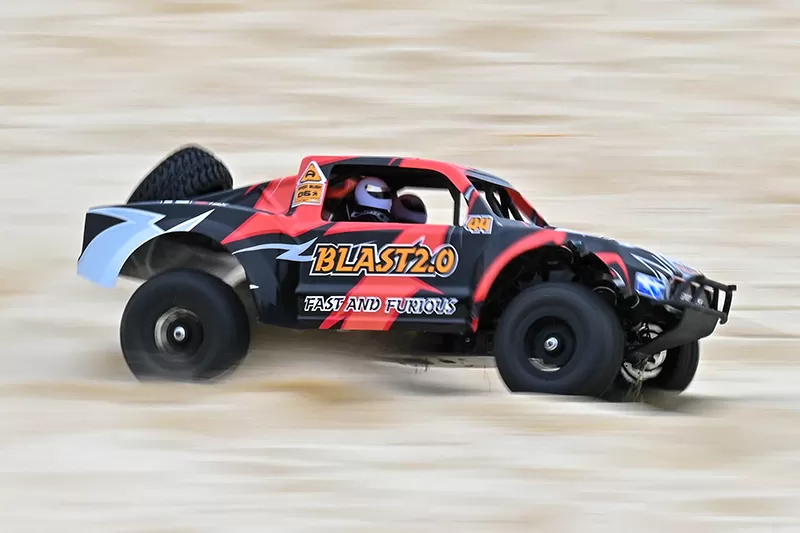 Camion électrique hors route à 4 roues motrices à 10 échelles 2.4G brossé haute vitesse RTR # RH1043SC