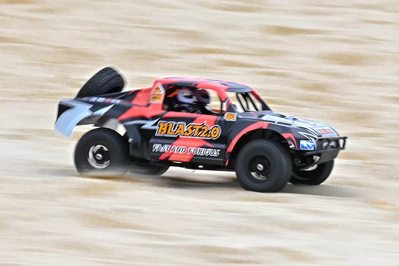 Camion électrique hors route à 4 roues motrices à 10 échelles 2.4G brossé haute vitesse RTR # RH1043SC