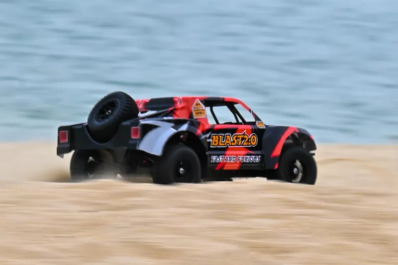 Camion électrique hors route à 4 roues motrices à 10 échelles 2.4G brossé haute vitesse RTR # RH1043SC