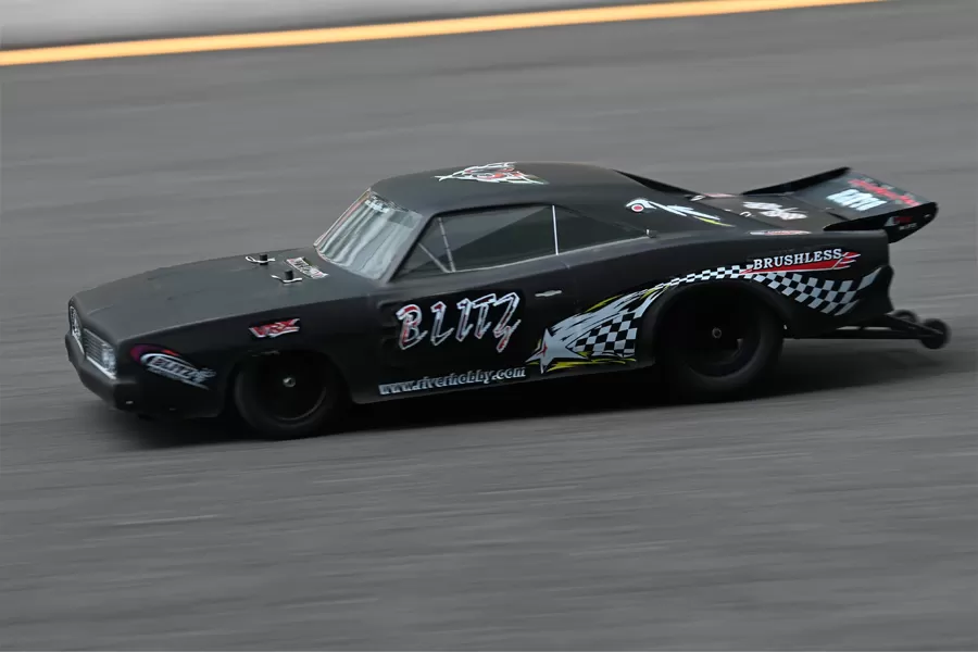 Voiture de traînée électrique 2 roues motrices, 2 roues motrices électriques roulaient pour 2.4G brossé à haute vitesse RTR # RH2015