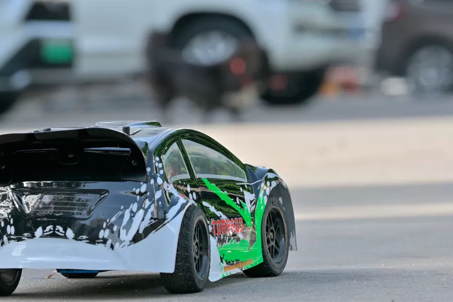 Rallye électrique tout-terrain à 16 échelles 4 roues motrices Rallye électrique 2.4G sans balais RTR # RH1612