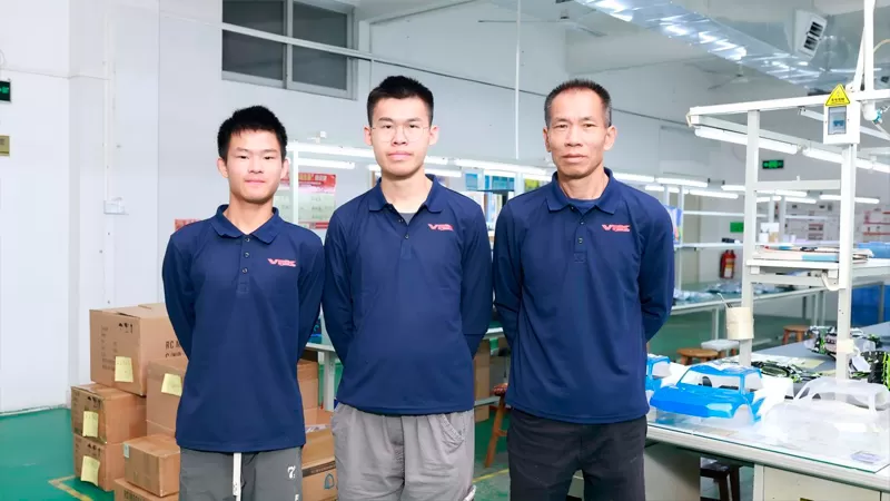 Équipe de production de pièces de rechange